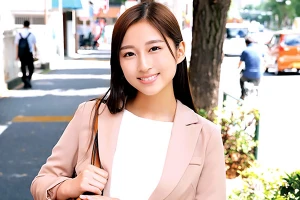 長谷川夕奈 営業職の美女が湿った黒パンストを穿いたままオナニーした流れで中出しセックス