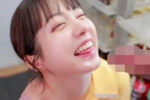 人妻がコンビニパート中にこっそりフェラ！口から溢れるほど大量射精させてしまう 矢埜愛茉