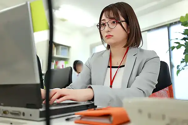 他の社員の前ではクールでシゴデキな真面目OL–セフレの前では別人のようにデレる 中城葵 Post155