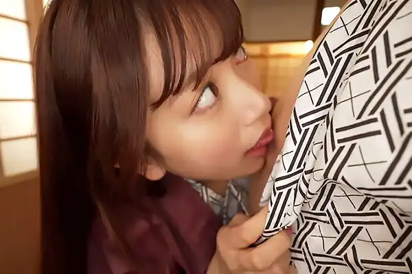 旅館の廊下で教師の乳首を甘く責める美少女JK。人目を気にしつつバキュームフェラ 北岡果林 Post155