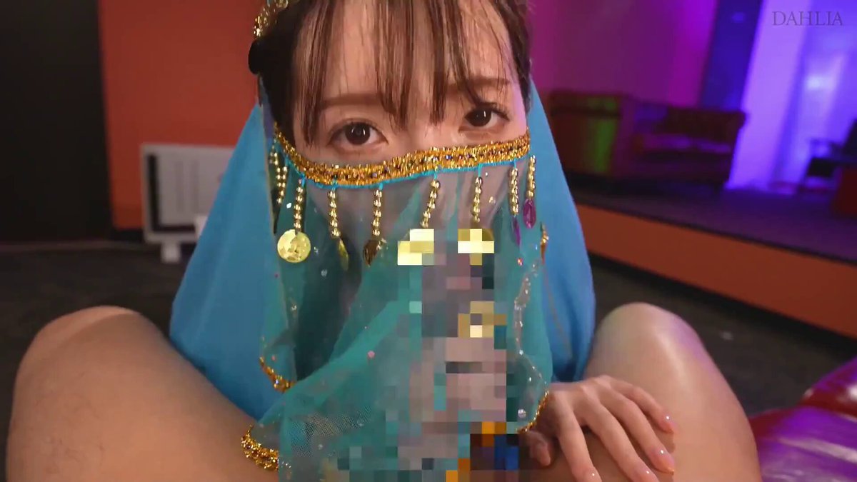 地味な巨乳OLとおっパブで遭遇する。内緒にしてくれるならと口止めでフェラしてもらう 小花のん