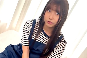 めちゃくちゃ可愛いカフェ店員が男たちの口車にのせられて…授乳手コキで甘々プレイ！