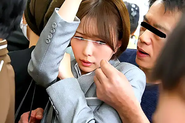 人妻OLを電車痴漢してイラマチオを強要！唾液が糸を引くほど舐めさせる Post155