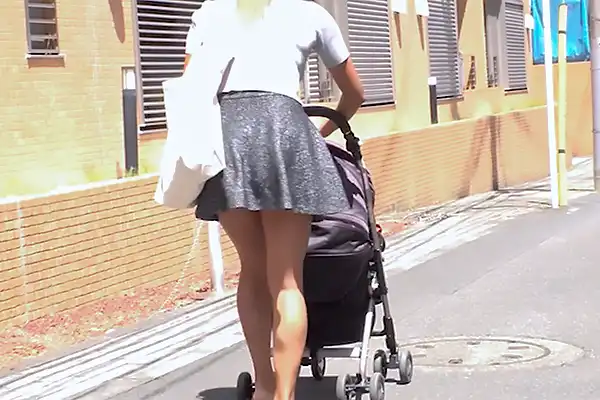 ベビーカーでお出掛け中の黒ギャル人妻を眠らせて…極上ボディを昏睡レイプして貪る