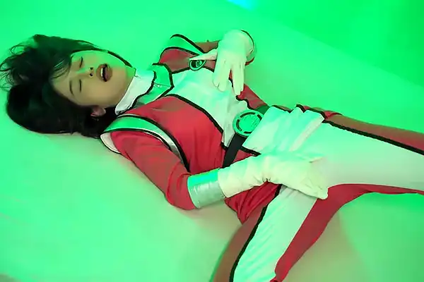 性欲が強すぎる巨乳ピンクレンジャー！両腕を拘束され激ピストンに沈む MINAMO