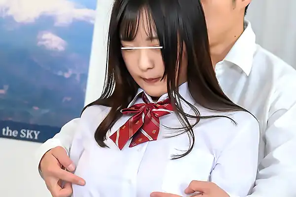 乳首の感度に不安を抱える巨乳JK–幼馴染の男子にシャツの上から触られて悶える