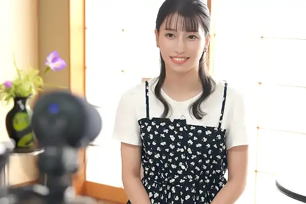 スポーツ経験豊富な三十路人妻がAVデビュー–引き締まった極上ボディを見せつける 細川里緒