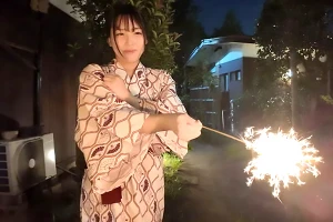 博多弁が可愛い美人妻と温泉旅へ–花火の余韻で距離が縮まり甘い夜が始まる 美波汐里