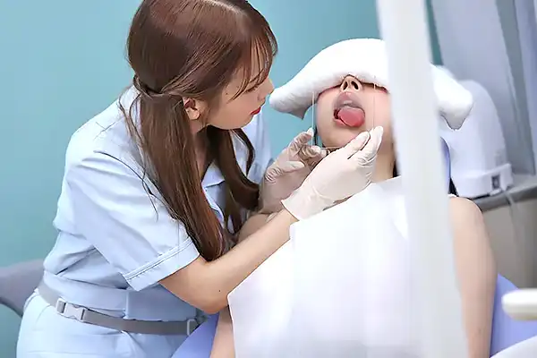 美しい歯科医の正体はレズビアン–何も知らない女性患者が舌を観察される 皆月ひかる 友田彩也香 Post155