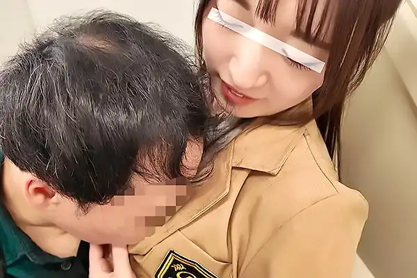 痴女JKが逆痴漢にチャレンジ！おじさんを手コキ責めして電車内で暴発