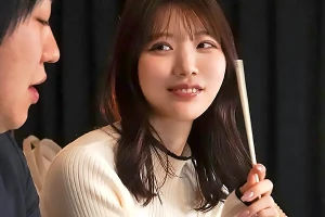 終電を逃した美人先輩が部屋に泊まることに–ゲームの流れでベロキスされる 石川澪