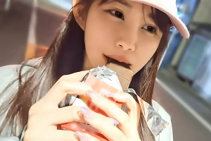 Kカップ柔肌彼女と半同棲週末ハメ撮り！部屋着すっぴんパイズリ→朝潮吹き密着→爆乳揺れまくり生中出し 