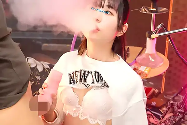 【マジックミラー号】女子大生が媚薬シーシャを吸引！司法試験の勉強友達の男にオナホ手コキする