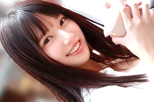 部屋に戻ると甘い時間がスタート！美少女が手を添えて丁寧にフェラ奉仕 榊原萌