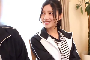 童貞が毎日妄想でシコっていた先輩のおっぱいを揉む。女子大生が優しくリードして筆下ろし