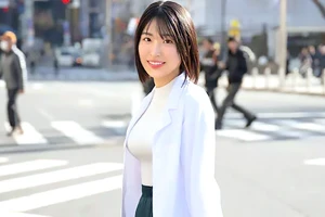 IQ140の天才リケジョが衝撃のAVデビュー！シックスナインから激しい3Pへ 涼音るい