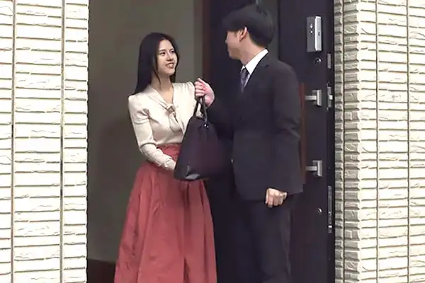 盗まれたバッグを届けてくれた親切な青年が豹変–人妻を襲って巨乳を揉みしだく 武藤あやか