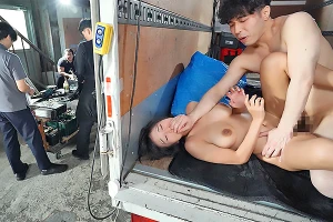 Jカップ人妻をトラックの荷台に連れ込む！パート先で無慈悲な中出しレイプ 上羽絢