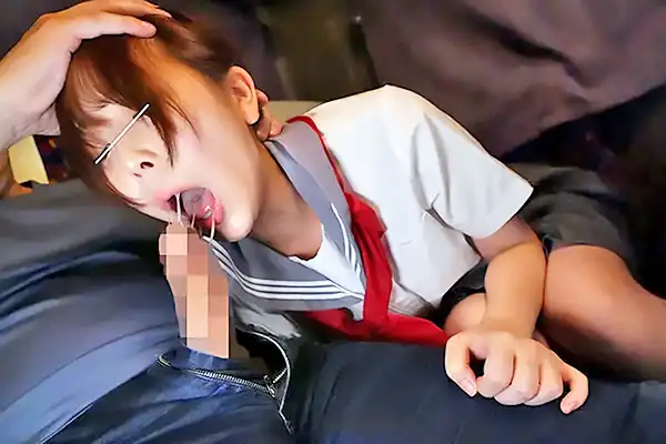 寝たふりで痴漢をやりすごそうとした制服女子が…夜行バスで無理やり肉棒フェラさせられる！