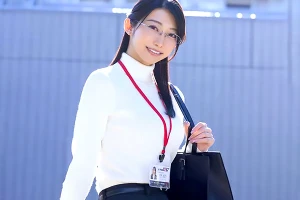 社内で評判の美しい役員秘書がAV解禁！顔面騎乗クンニで快楽に乱れ狂う 守屋よしの