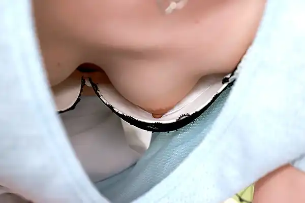 赤ちゃんに夢中になっている嫁の妹が浮ブラ–ピンク乳首が見えてムラムラが止まらない 五十嵐清華 Post155