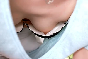 赤ちゃんに夢中になっている嫁の妹が浮ブラ–ピンク乳首が見えてムラムラが止まらない 五十嵐清華