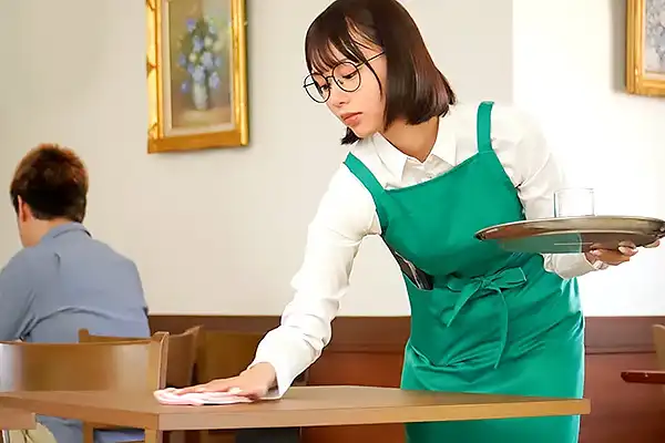 おとなしい笑顔の裏に隠された欲望!バイト仲間とホテルで燃え上がる 兒玉七海 Post155