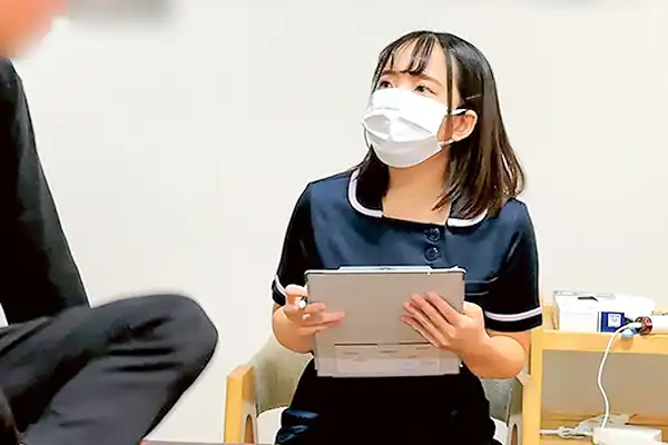 メンズ脱毛エステのお姉さんが客に襲われる！強引にピストンされてそのまま中出し