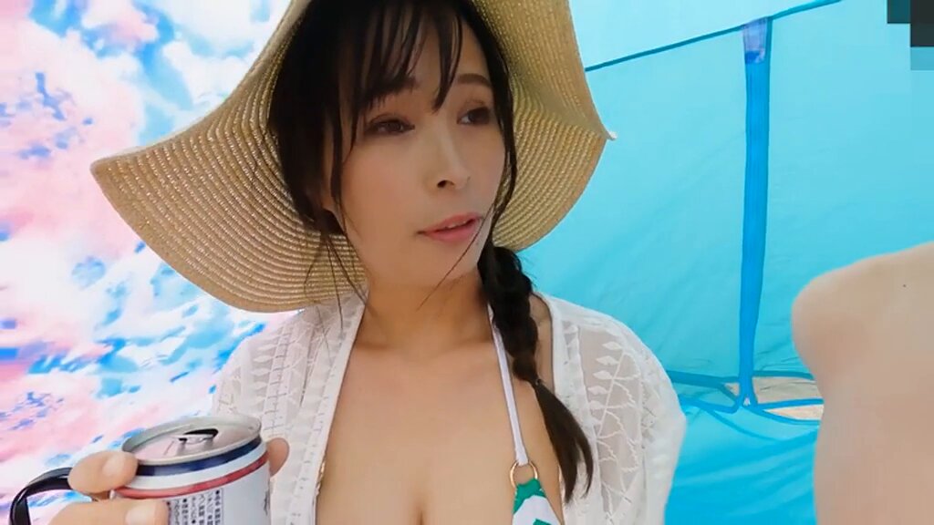 人妻キョウコ（32）砂浜でおっぱいぶるんぶるんさせてたIcup爆乳美魔女ママを海ナンパ！性欲むんむん妻をコテージ連れ込み生ハメ中出ししまくりハメ撮り個人撮影