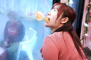 【マジックミラー号】清楚な人妻がお口でゴム装着！賞金に目が眩んで下品な姿を晒す