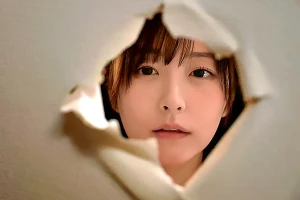 穴越しに触れる背徳の肌！美人妻を手マンで追い詰める危険な不倫 青空ひかり