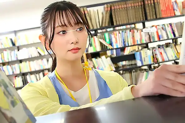 図書館で痴漢された保育士が痴女に豹変！涎まみれでデカチンをしゃぶり出す