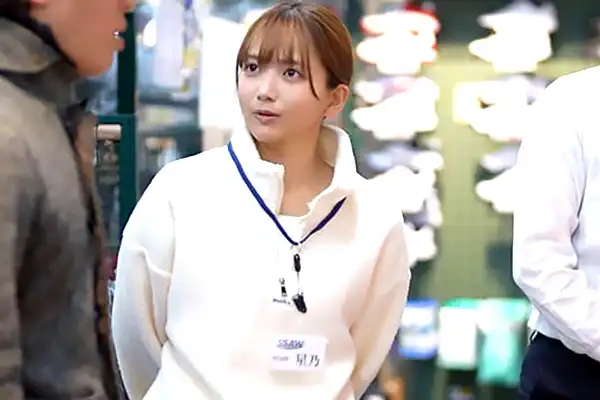 バイト美少女が想像以上にエロい！終電後の一夜で騎乗位セックスに突入 星乃莉子 Post155