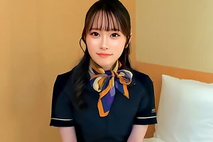 古風な面影の和風美人エステティシャンにエッチなお願い。流されてデカチンに優しく触れてしまう