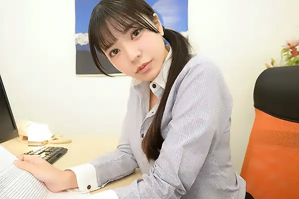 視線を絡める美少女。ディルドをいやらしく触りながら主観で淫語責め 浅野こころ