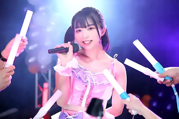 AV初登場のアイドルが可愛らしい衣装を脱いで…美乳を舐められ悶える 斎藤かさね Post155