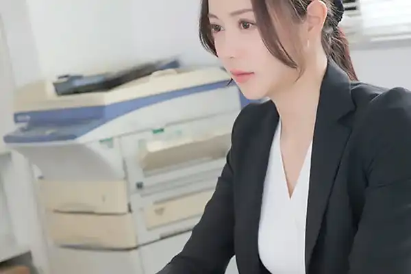 プライド高き女上司が屈辱に震える。部下の手が下着の奥へ忍び込む 白峰ミウ