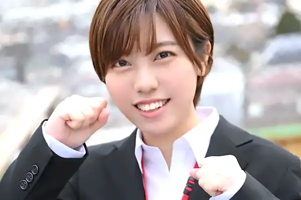 ボーイッシュ女子ADが念願の初撮影！AV愛ゆえ同僚に見守られデビュー 新田好実