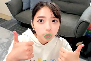 新婚の人妻が手を使わずにコンドーム装着に挑戦！デカチンに苦戦して大量のヨダレが溢れる