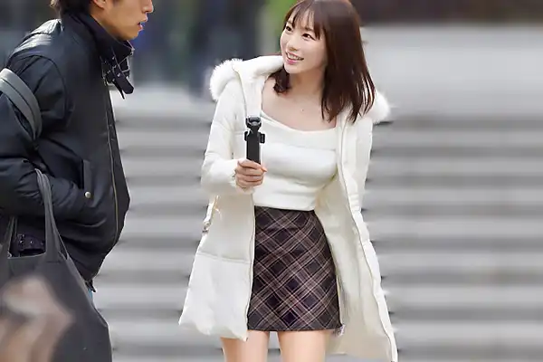 10年ぶり街角逆ナン！恥ずかしがり屋の甘い声で素人をホテル誘い込み→はにかみキスから小悪魔フェラ＆自ら跨り乳首責め腰振りで理性崩壊快楽堕ち 鈴村あいり