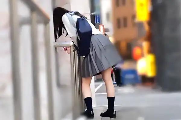 薬が効いてフラフラになった制服JK–ストーキングしてた男がヤリ部屋に連れ込む Post155