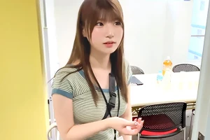 清楚な顔して実は超ヤリマン！巨乳ADのムチムチボディを風呂で揉みまくる 水谷いずみ