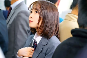 渡辺まお 丘えりな 気弱そうな美少女JKを電車痴漢して…潮吹きさせてからの駅弁ファックで中出し！