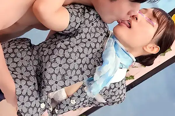 【マジックミラー号】デパート美容部員がベロキスで快楽堕ち！そのままセックスに突入する Post155