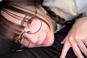 地味メガネ女子が本性むき出しに！おっぱい見せつけ甘い誘惑で男を完全に虜にする 一条みお