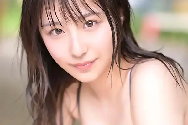 可愛すぎるグラドル女子大生が衝撃デビュー！2本同時フェラでご奉仕 新木希空