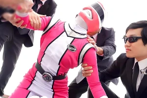 戦闘後に性欲が暴れ出すピンクレンジャー！セックスの快楽でイキ乱れる MINAMO