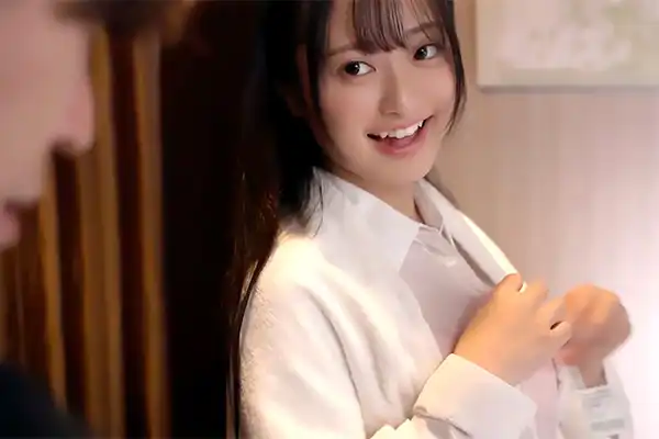 ブラが透けた女上司が相部屋で部下をからかって…童貞チンポをフェラして理性を狂わせる 花守夏歩