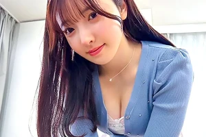引越しを手伝いに来た彼氏とイチャイチャ！巨乳美少女が手マンで潮吹き絶頂 彩月七緒