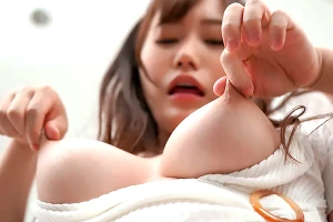 夫不在の家に若い男を連れ込んだ人妻が…乳首を摘み上げられて切ない声を漏らす わか菜ほの